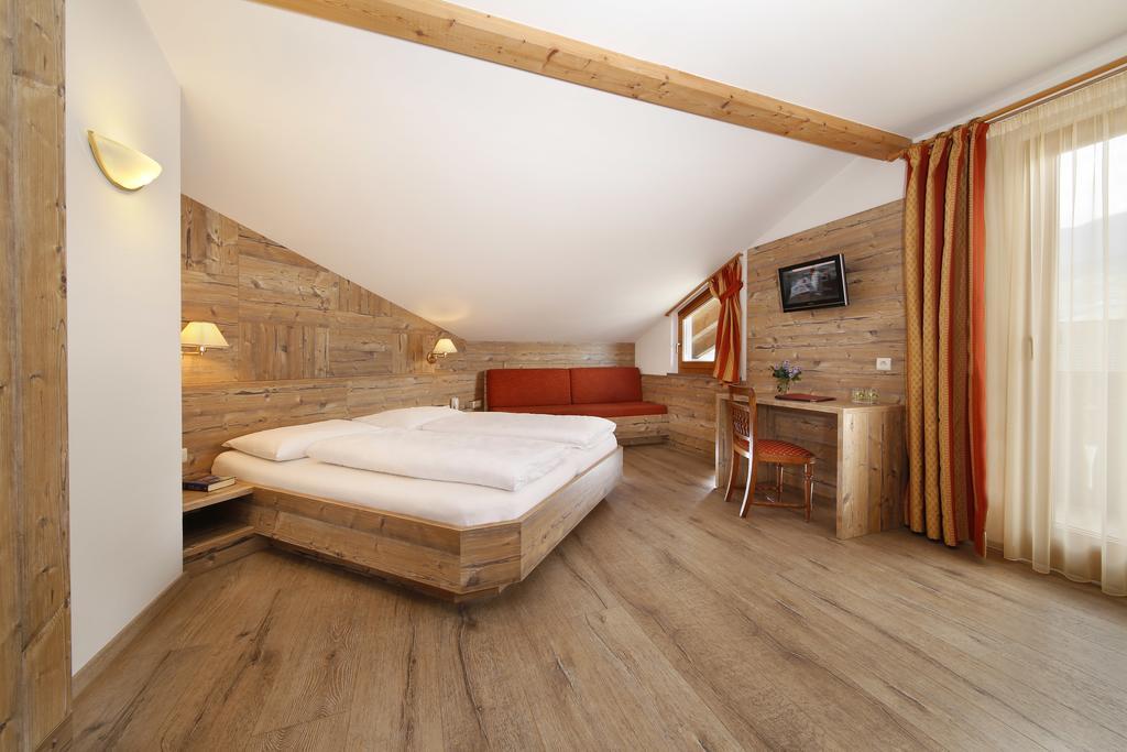 Hotel Christine Gargazzone Luaran gambar